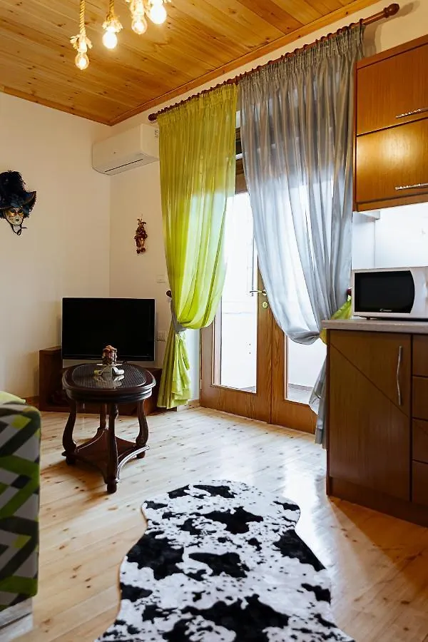 Oli'S Apartment Korce 0*,