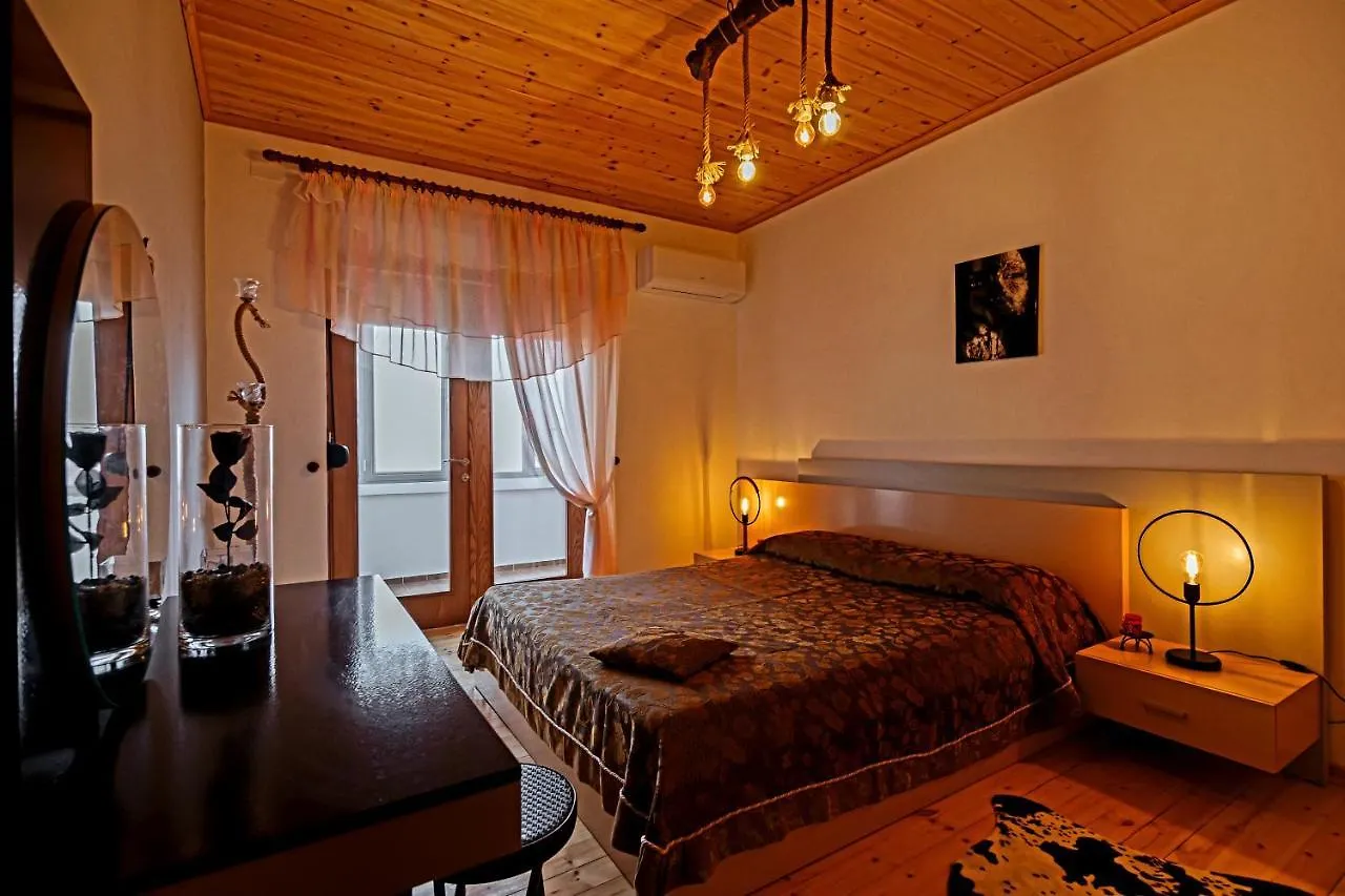 Oli'S Apartment Korce 0*,  Albania